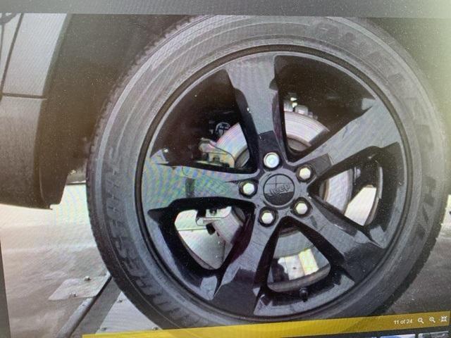 used 2022 Jeep Grand Cherokee car, priced at $29,990