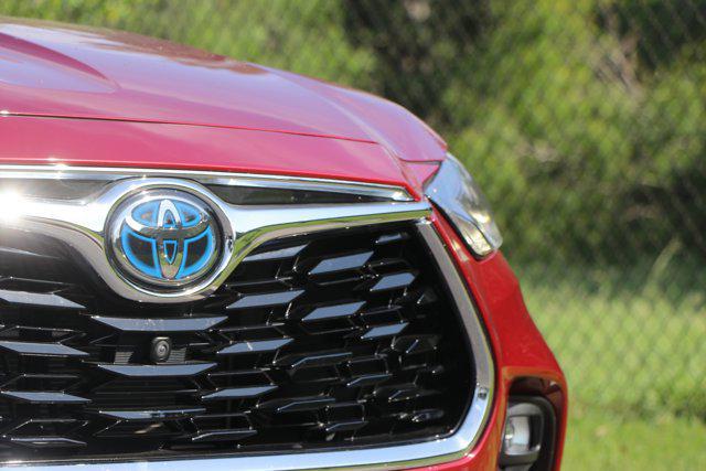 used 2022 Toyota Highlander Hybrid car, priced at $39,991
