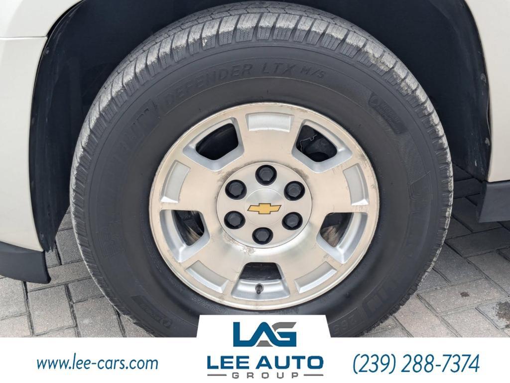 used 2012 Chevrolet Suburban car, priced at $12,000