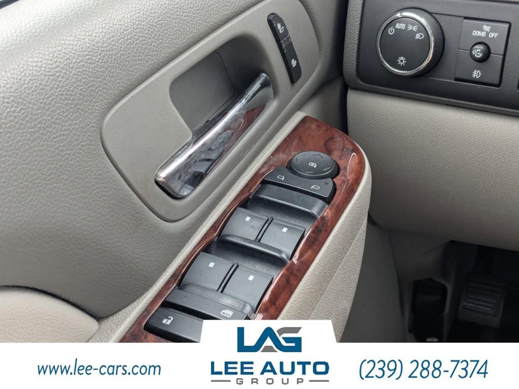 used 2012 Chevrolet Suburban car, priced at $12,000