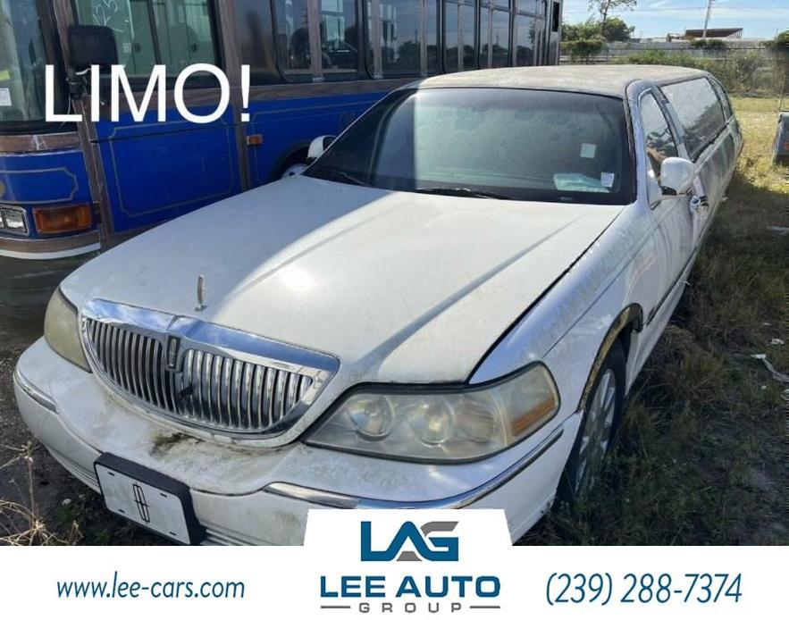 used 2004 Lincoln Town Car car, priced at $490