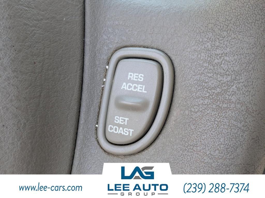 used 2001 Saturn L car, priced at $1,000