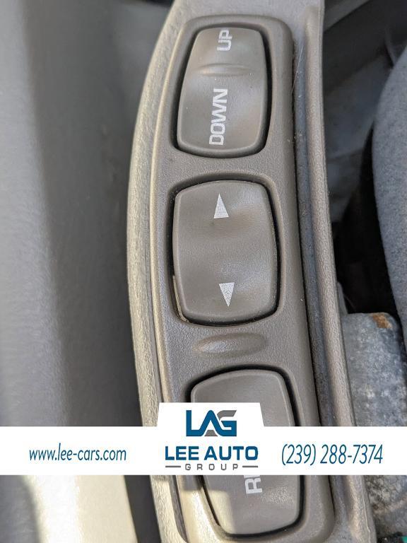 used 2001 Saturn L car, priced at $1,000