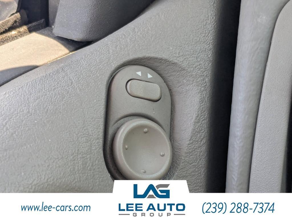 used 2001 Saturn L car, priced at $1,000