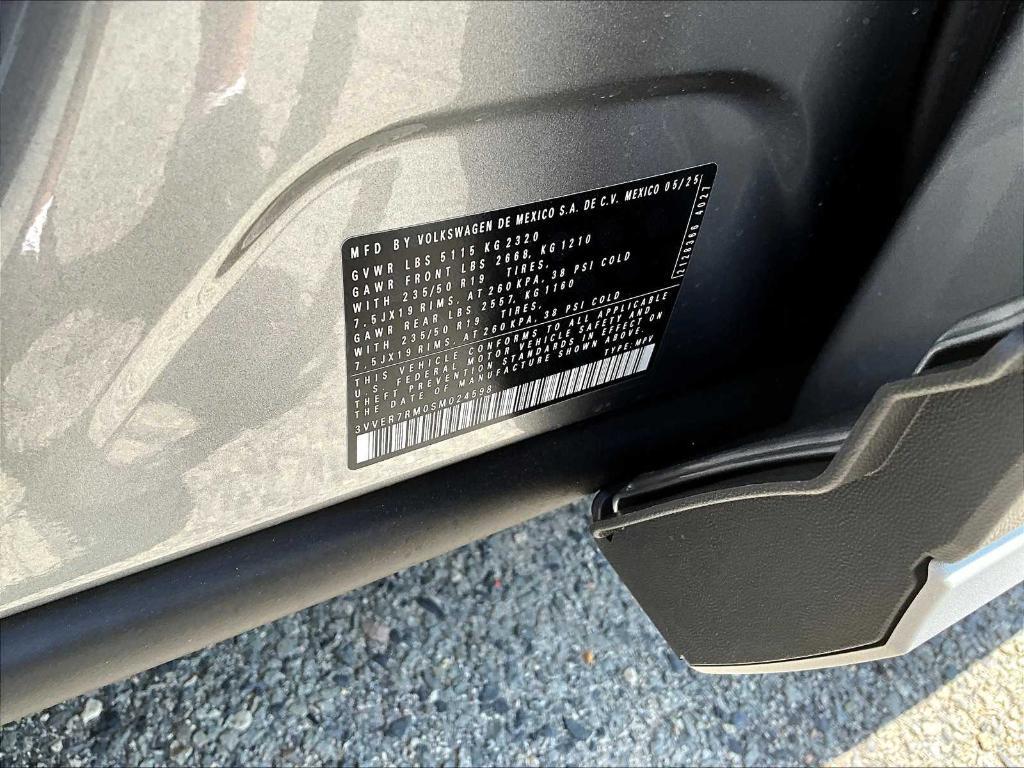 new 2025 Volkswagen Tiguan car, priced at $33,157