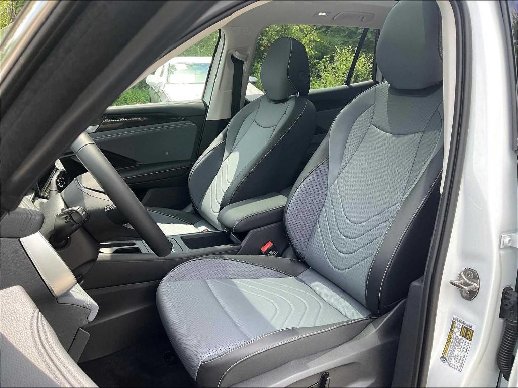 new 2025 Volkswagen Tiguan car, priced at $33,618