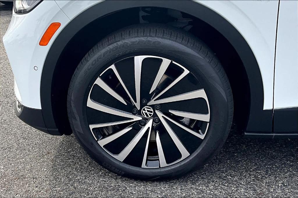 new 2025 Volkswagen ID.4 car, priced at $44,580