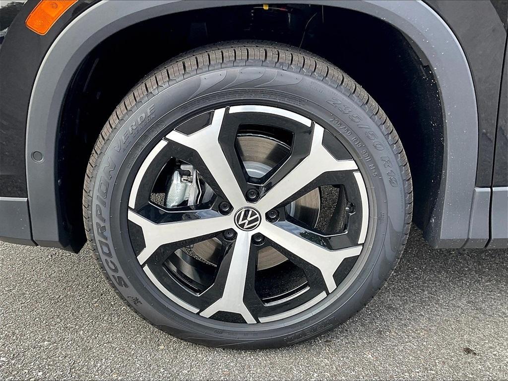 new 2025 Volkswagen Tiguan car, priced at $35,218
