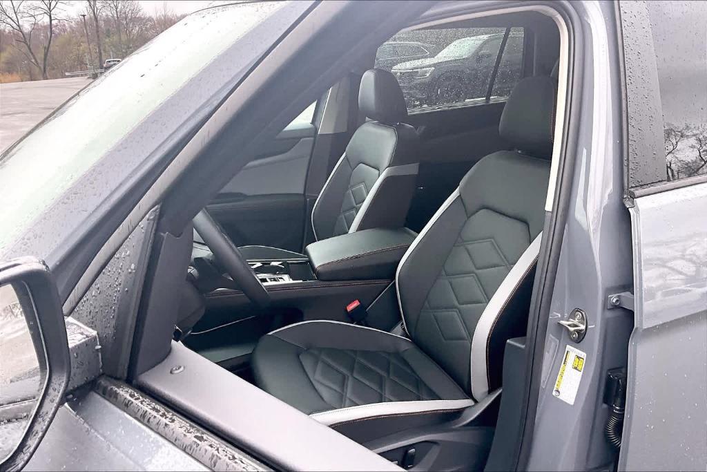 new 2025 Volkswagen Atlas car, priced at $44,355