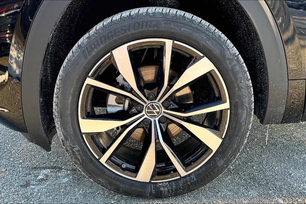 new 2025 Volkswagen Atlas car, priced at $50,577