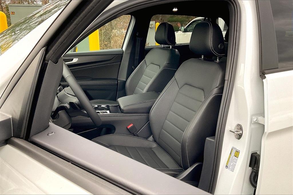 new 2025 Volkswagen Atlas Cross Sport car, priced at $49,001