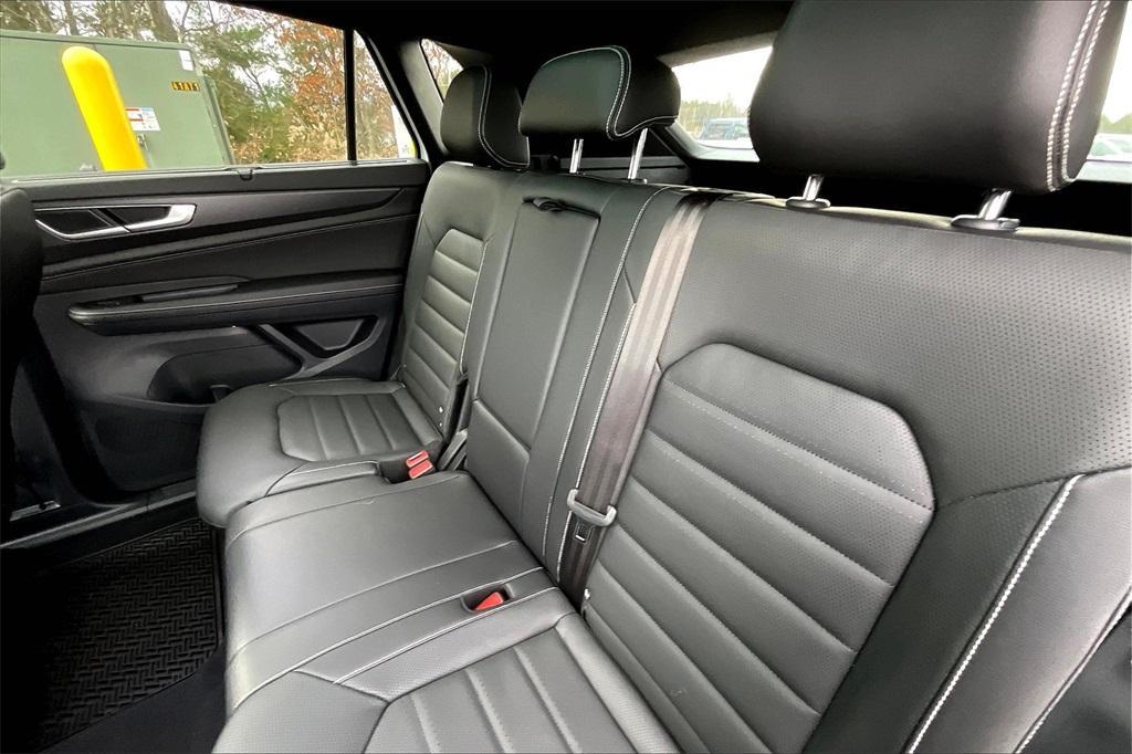 new 2025 Volkswagen Atlas Cross Sport car, priced at $49,001