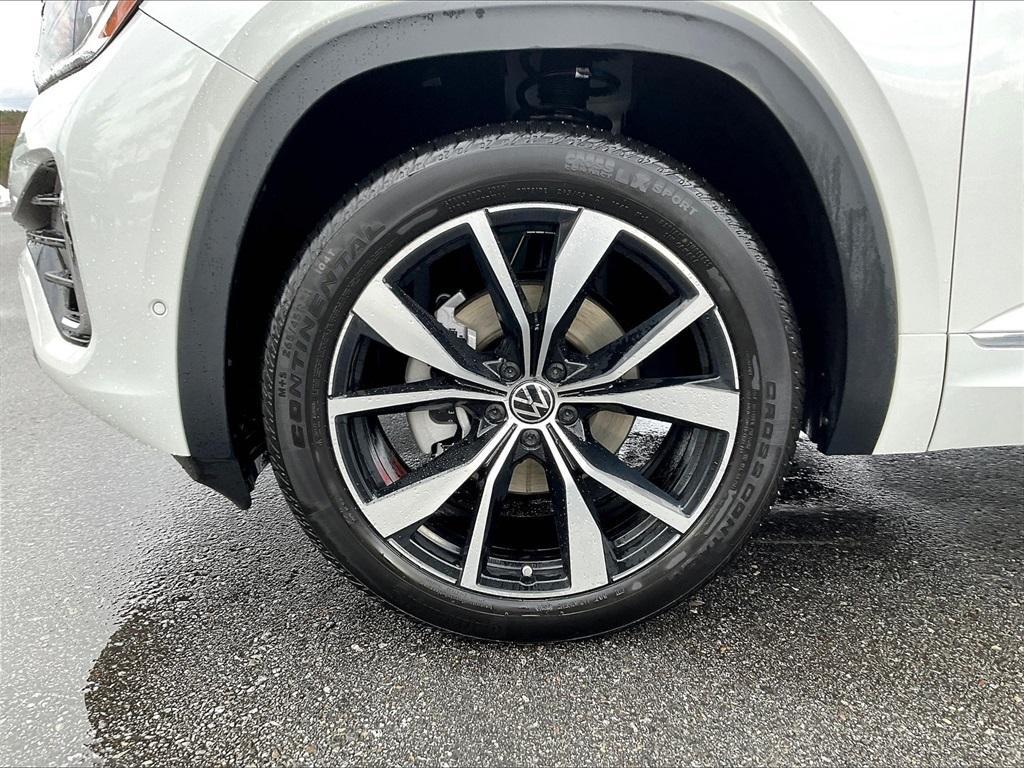 new 2025 Volkswagen Atlas car, priced at $50,977