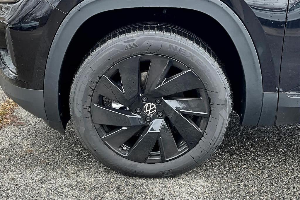 new 2025 Volkswagen Atlas Cross Sport car, priced at $43,008