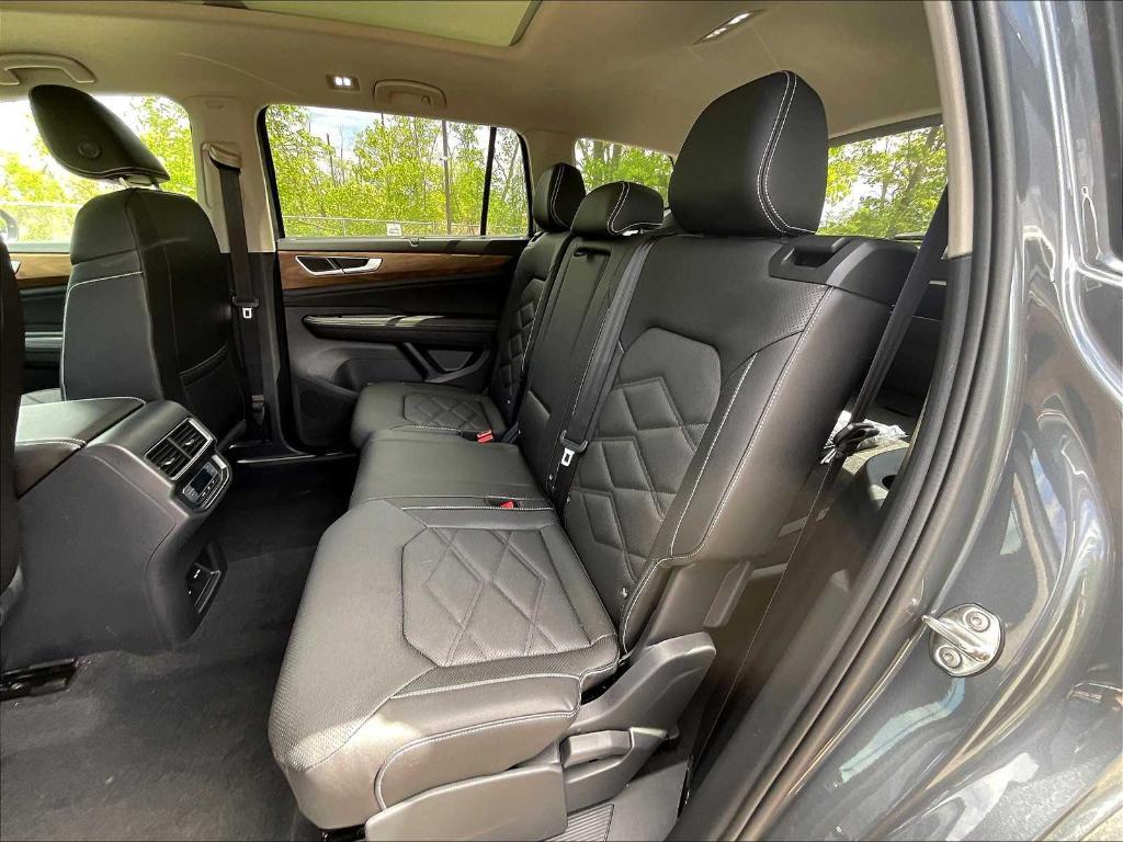 new 2025 Volkswagen Atlas car, priced at $40,324