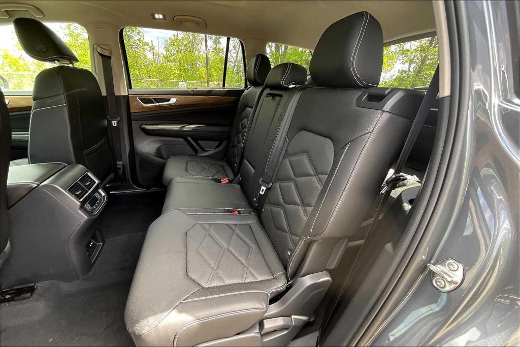 new 2025 Volkswagen Atlas car, priced at $41,325