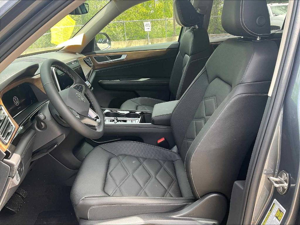 new 2025 Volkswagen Atlas car, priced at $40,324