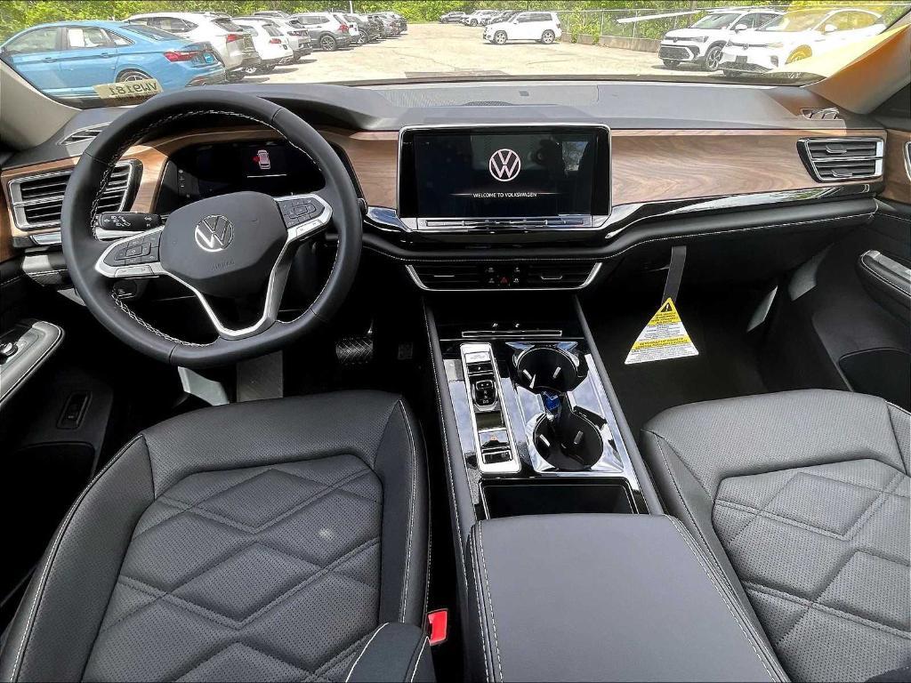 new 2025 Volkswagen Atlas car, priced at $40,324