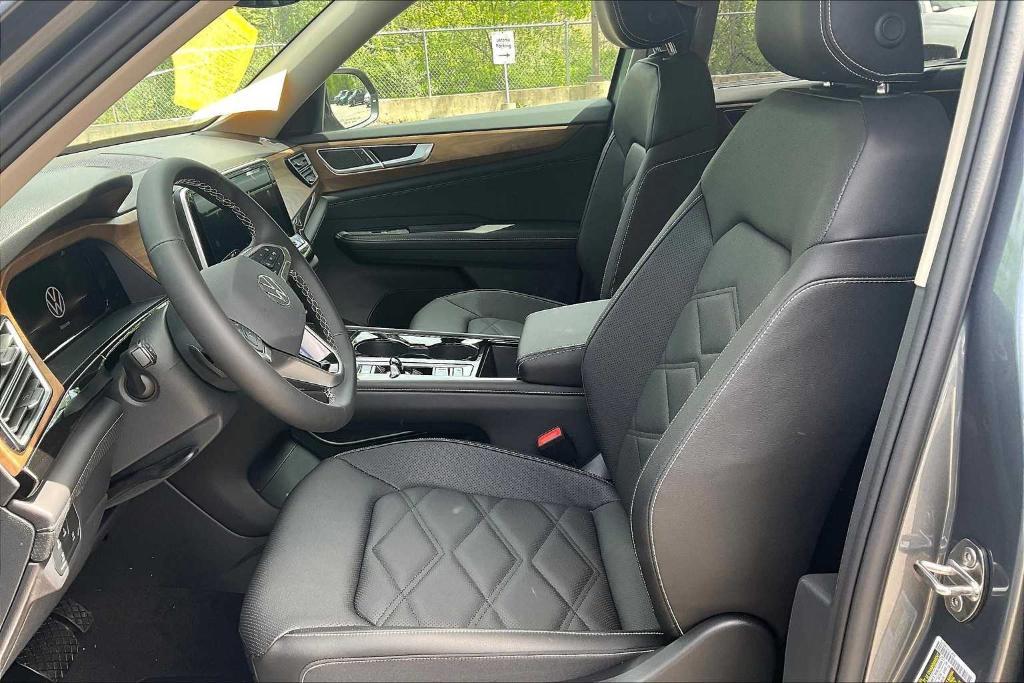 new 2025 Volkswagen Atlas car, priced at $41,325