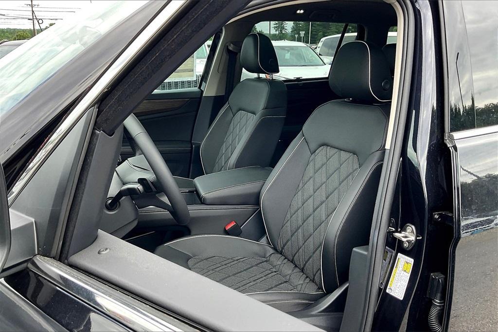 new 2025 Volkswagen Atlas car, priced at $52,831