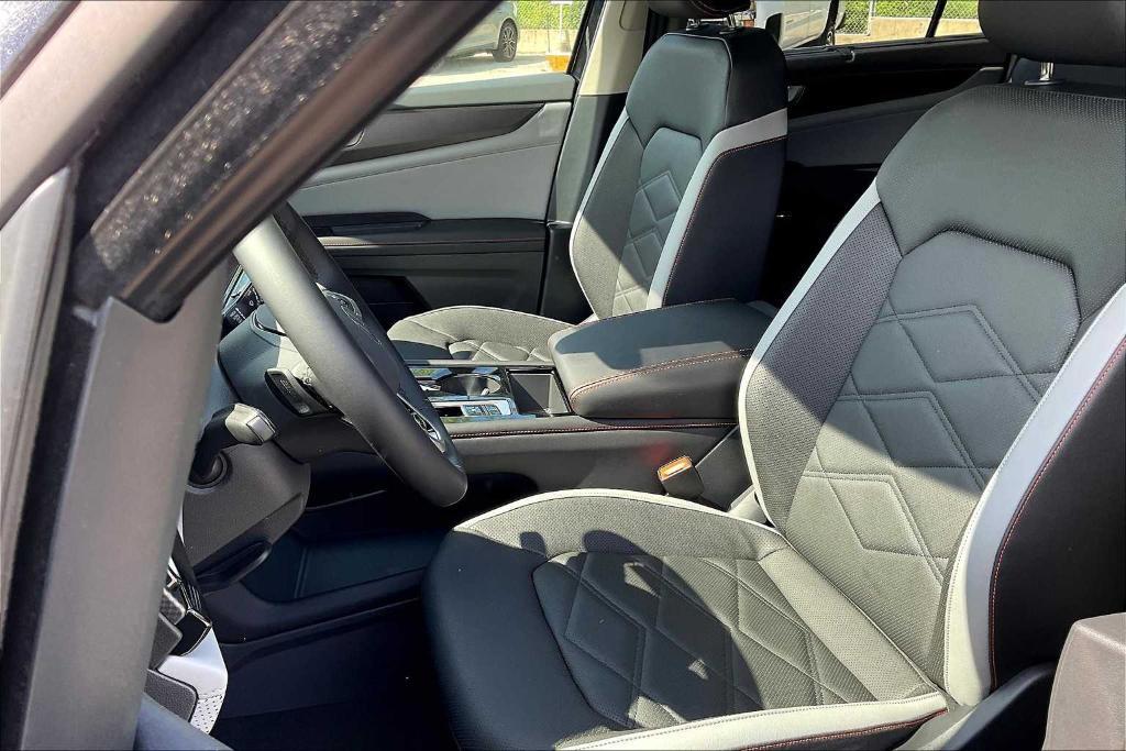 new 2025 Volkswagen Atlas car, priced at $43,745