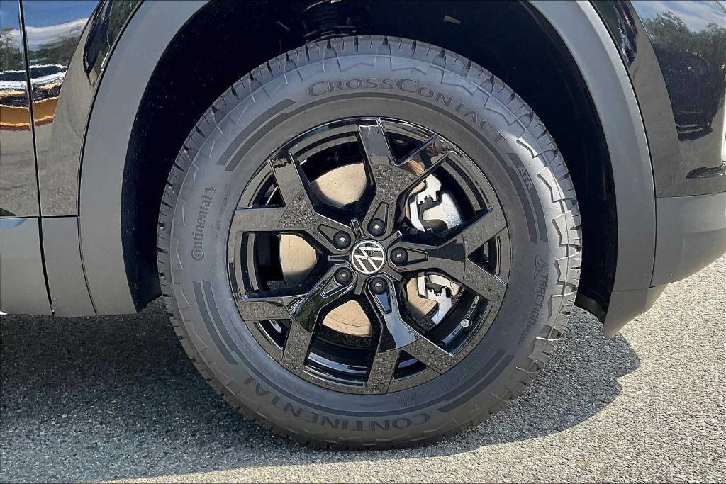 new 2025 Volkswagen Atlas car, priced at $43,745