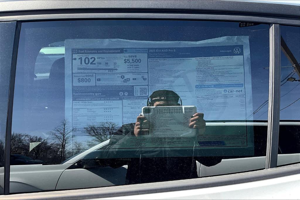 new 2025 Volkswagen ID.4 car, priced at $50,194