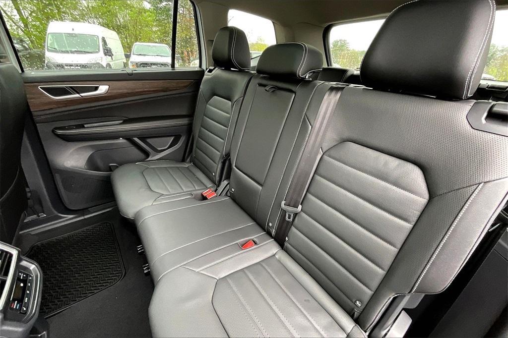 new 2025 Volkswagen Atlas car, priced at $47,586