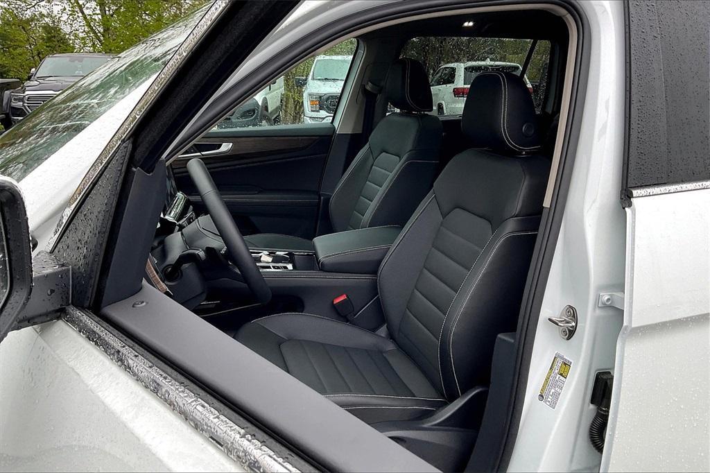 new 2025 Volkswagen Atlas car, priced at $47,586