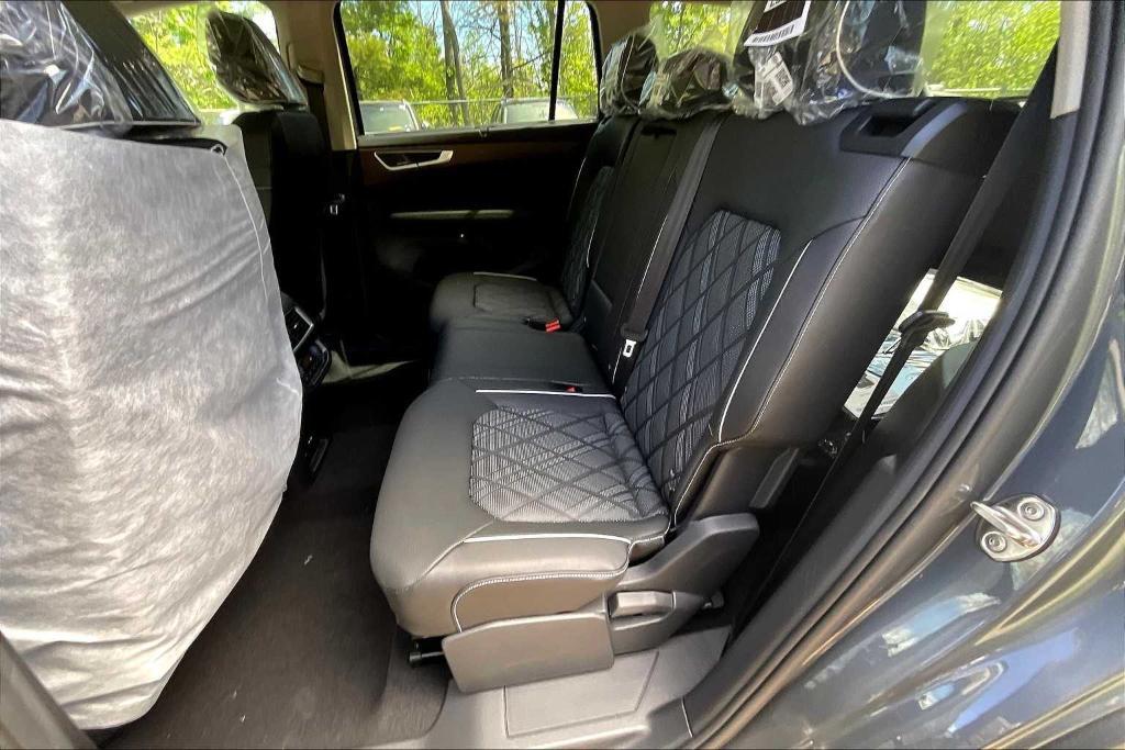new 2025 Volkswagen Atlas car, priced at $50,577
