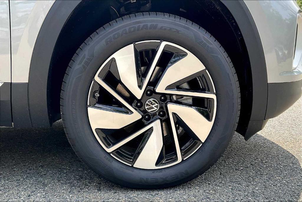 new 2025 Volkswagen Atlas car, priced at $45,911