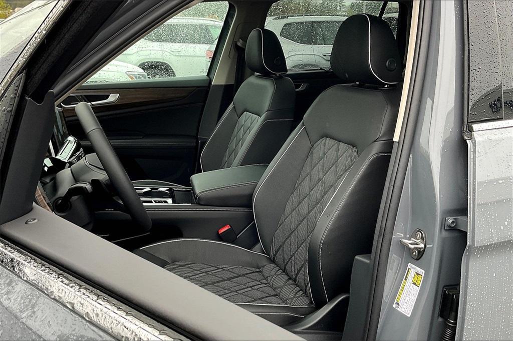 new 2025 Volkswagen Atlas car, priced at $53,036