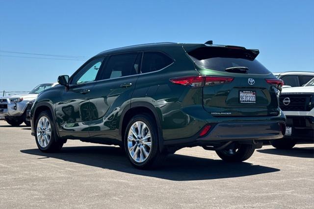 used 2023 Toyota Highlander Hybrid car, priced at $47,102