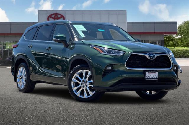 used 2023 Toyota Highlander Hybrid car, priced at $47,102