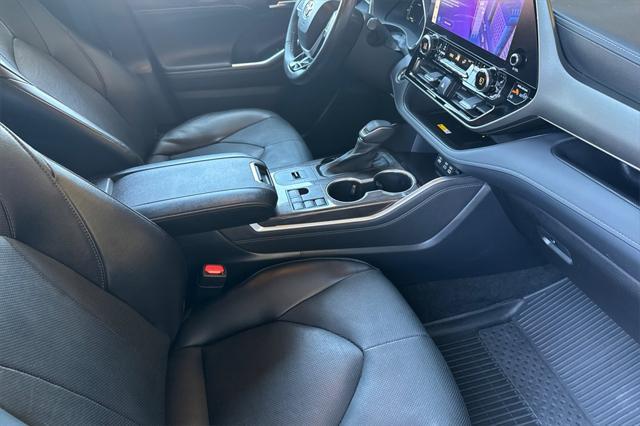 used 2023 Toyota Highlander Hybrid car, priced at $47,102