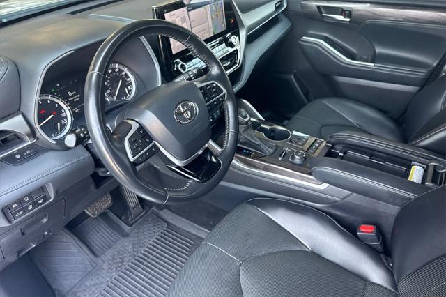 used 2022 Toyota Highlander car, priced at $40,392