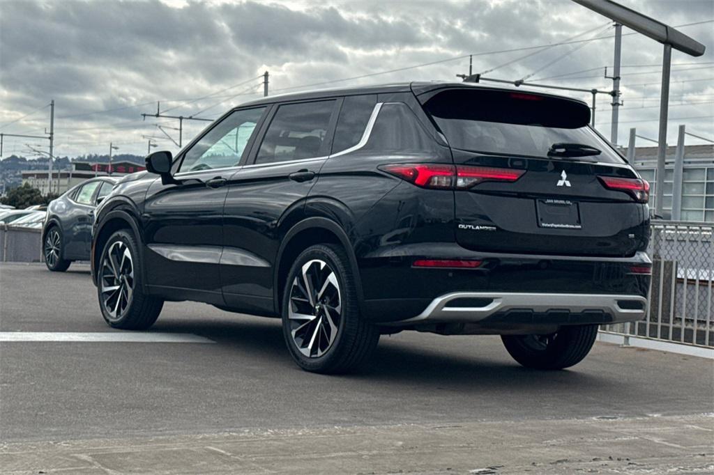 used 2024 Mitsubishi Outlander car, priced at $24,186