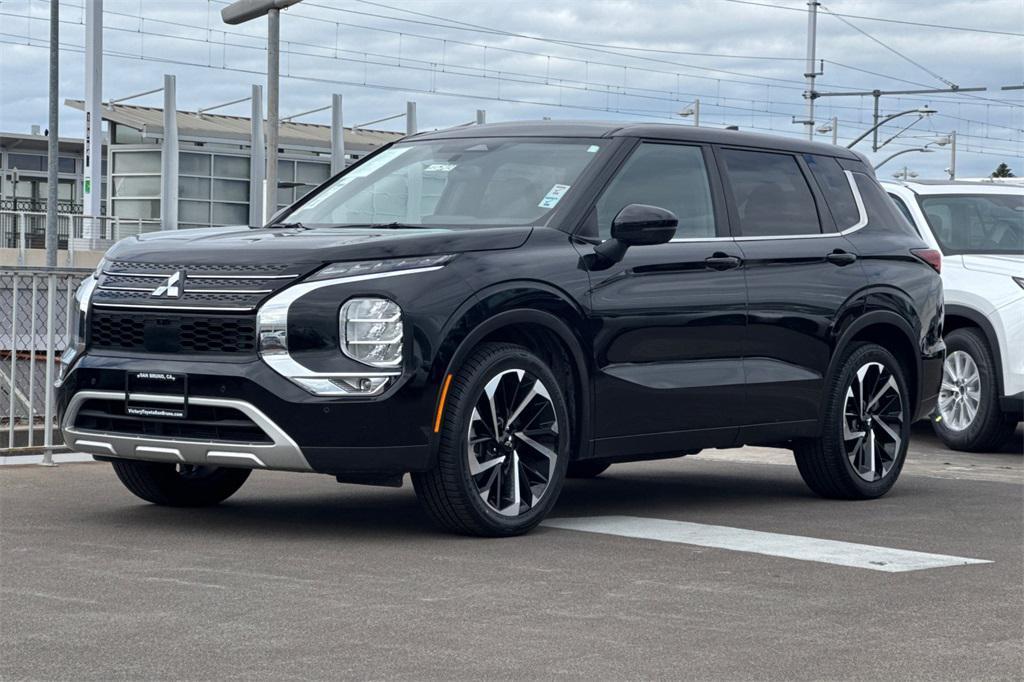 used 2024 Mitsubishi Outlander car, priced at $24,186