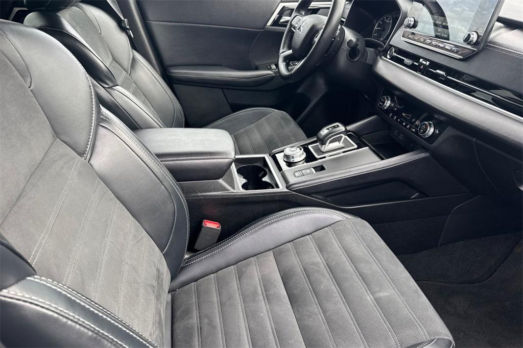 used 2024 Mitsubishi Outlander car, priced at $24,186
