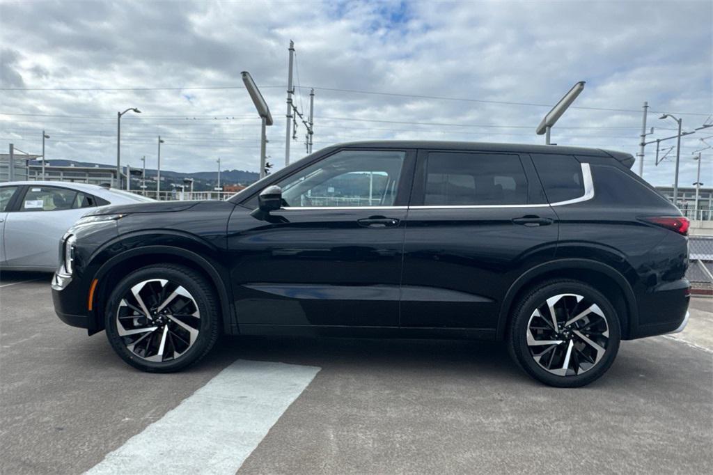 used 2024 Mitsubishi Outlander car, priced at $24,186