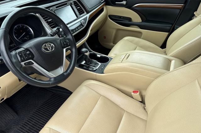 used 2019 Toyota Highlander Hybrid car, priced at $32,800