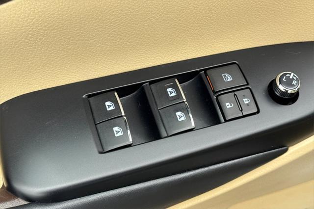 used 2019 Toyota Highlander Hybrid car, priced at $32,800