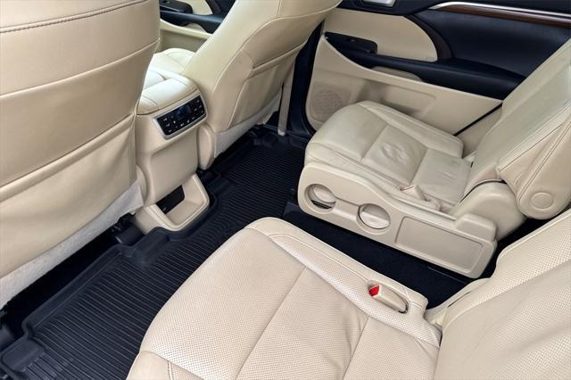 used 2019 Toyota Highlander Hybrid car, priced at $32,800