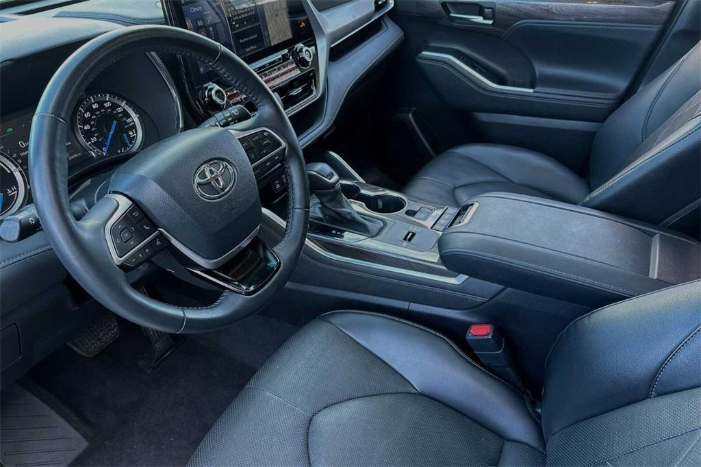 used 2022 Toyota Highlander Hybrid car, priced at $47,635