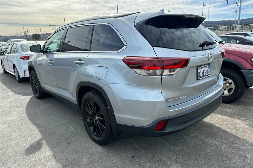 used 2019 Toyota Highlander car, priced at $29,286