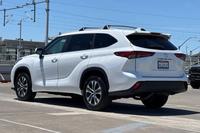 used 2023 Toyota Highlander car, priced at $39,061