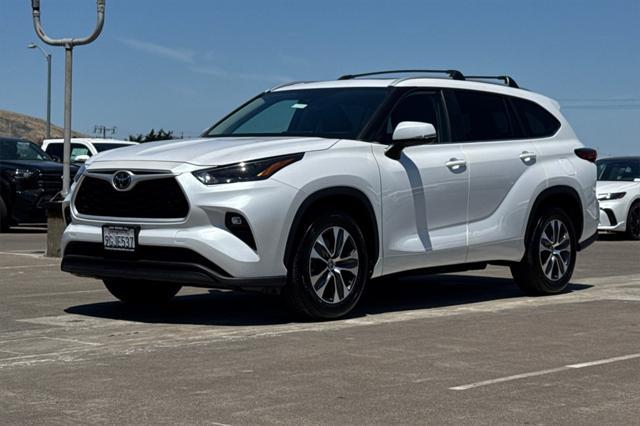 used 2023 Toyota Highlander car, priced at $39,061
