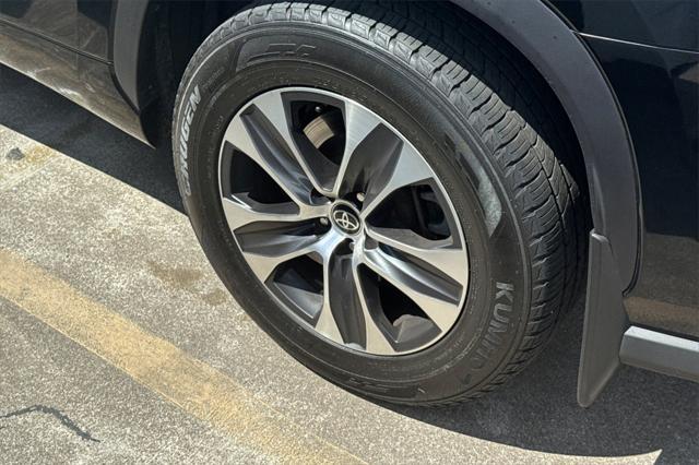 used 2022 Toyota Highlander car, priced at $31,639