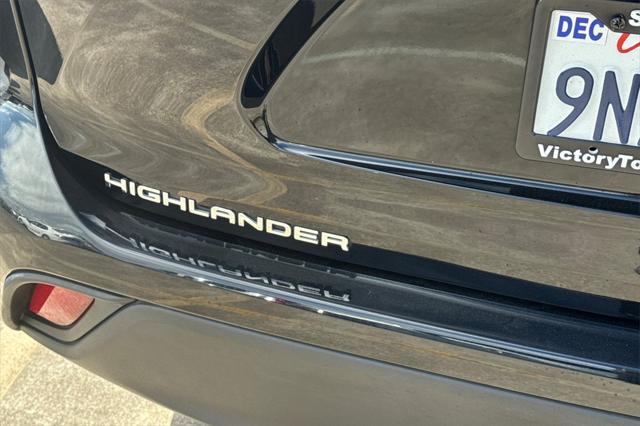 used 2022 Toyota Highlander car, priced at $31,639