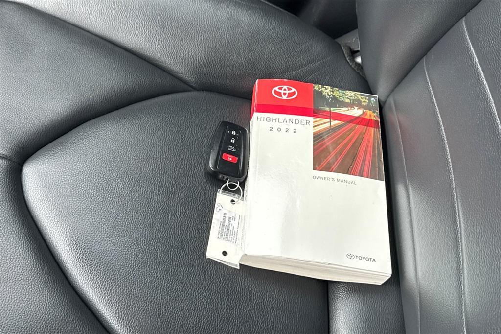 used 2022 Toyota Highlander car, priced at $32,600